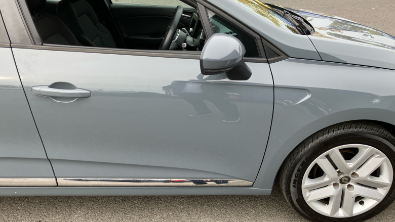 Renault Clio 1.0 TCe 100 Play 5dr Petrol Hatchback